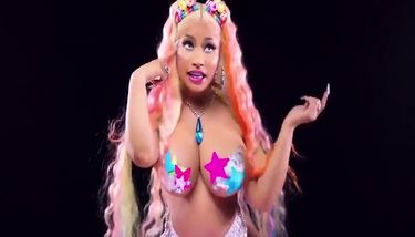 Nicki Manaj - TROLLZ - Sexy Moments - Tit juggle ass shake ...