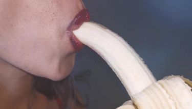 AMATORIALE ITALIANO - GIORGIA FA UN POMPINO ALLA BANANA TNAFlix ...