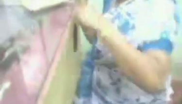 Hot TAMIL Aunty Show her Boobs for sucking in a Mobile Shop ...