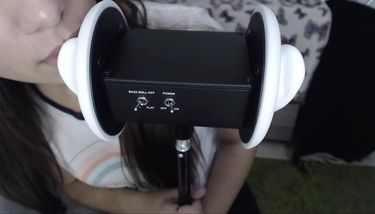 ASMR Ear Licking, Tongue Fluttering (No Hands) ASMR HoneyGirl ...