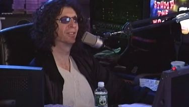 Howard Stern wont give her clothes back, dumb girl does not want ...