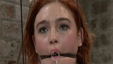 Lesbienne rousse b illonn e ligot e fouett e (Claire Adams, Jodi ...
