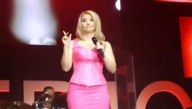 Pussy Skirt Oops - Beatrice Egli Pink Mini Dress Upskirt Pussy On Stage Oops TNAFlix Porn  Videos