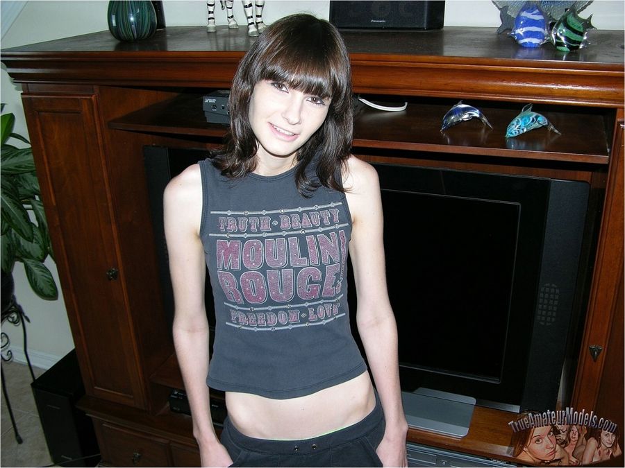 Gallery Skinny Brunette Amateur Girl Next Door Chloe From True