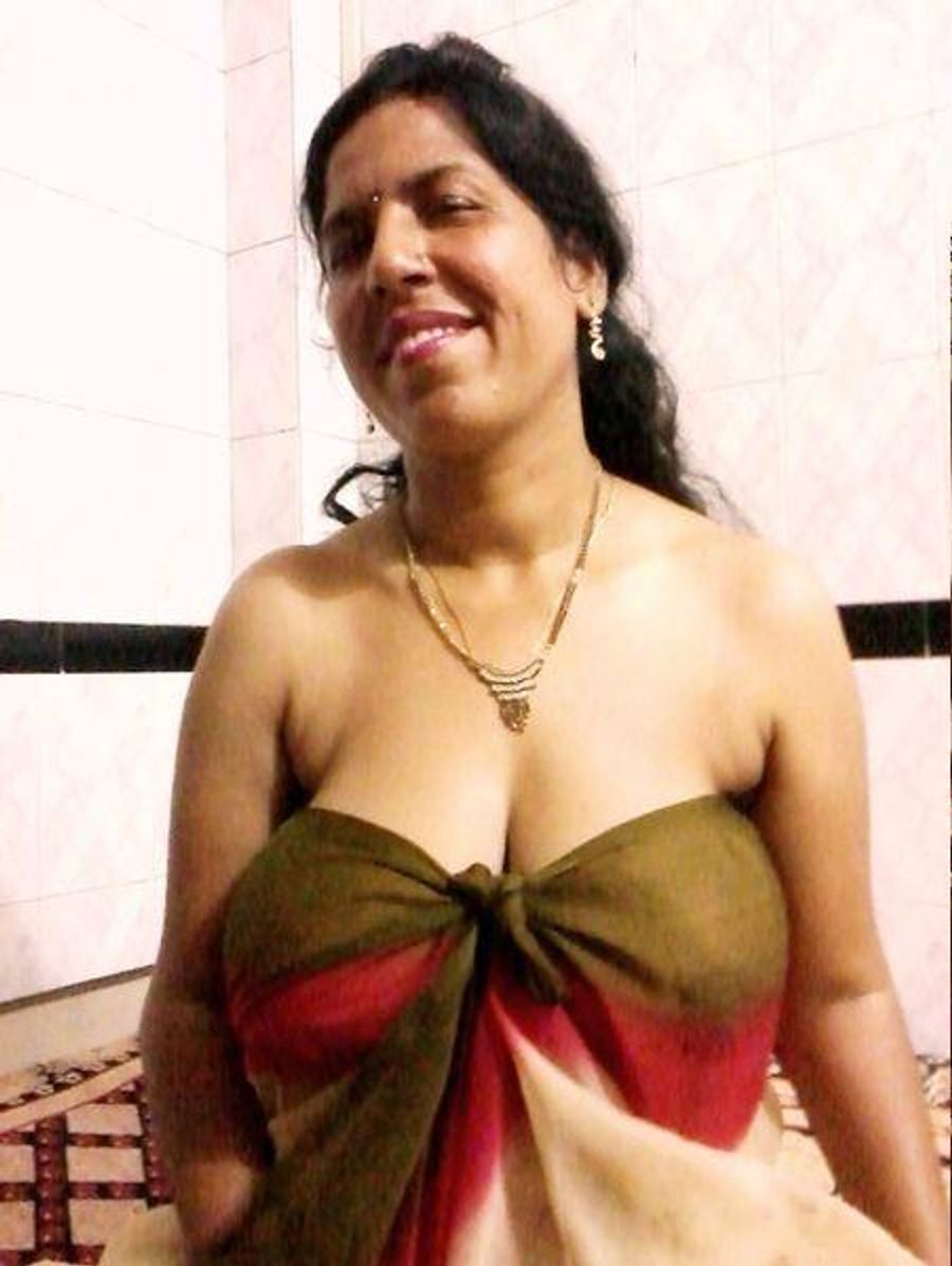 Nangi bhabhi nude big boobs photos with boyfriend